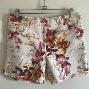 White House Black Market, 5” Short, Size 4, Floral